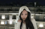 超火辣！Jennie中空吊带背心美出天际，BLACKPINK也将回归？