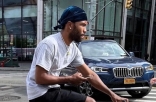 当一众Icon深陷环保风波，Frank Ocean正骑着他的自行车穿梭在街头......