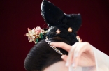 孙怡晒唐装红裙起舞写真 飘逸灵动宛若画中仙子
