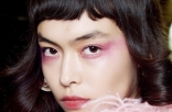 担心这个夏天不出彩？Lisa的猫系眼妆会出手！